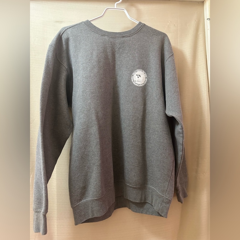 Cows Prince Edward Island Canada Gray Graphic Sweatshirt Women’s Large